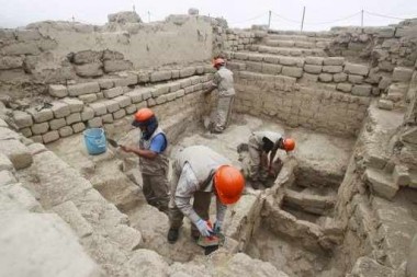 بيرو..العثور على مقبرة تعود الى عصر أواري