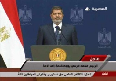 حبس مرسي 4 أيام على ذمة التحقيق بتهمة الاعتداء على السلطة القضائية