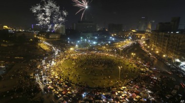 ميدان التحرير استقبل أنصار السيسي بمجرد البدء في إعلان النتائج في وقت متأخر من مساء الأربعاء.