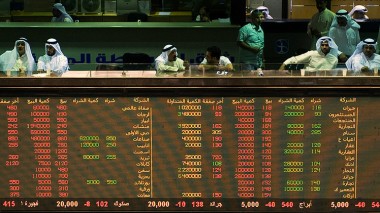 السوق السعودية تتراجع بعد هبوط أسعار النفط