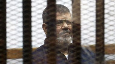 محمد مرسي خلال المحاكمة