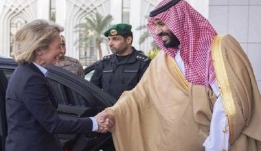 أورسولا فان دير لاين تصافح بن سلمان